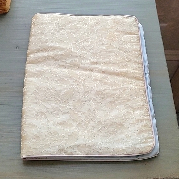 Vintage Lace & Silk Intimates and Nylon Stockings Holder - Picture 4 of 4